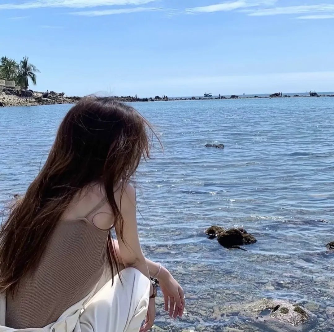 只在那里发光